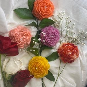 It’s homemade organic bee wax candles … peony